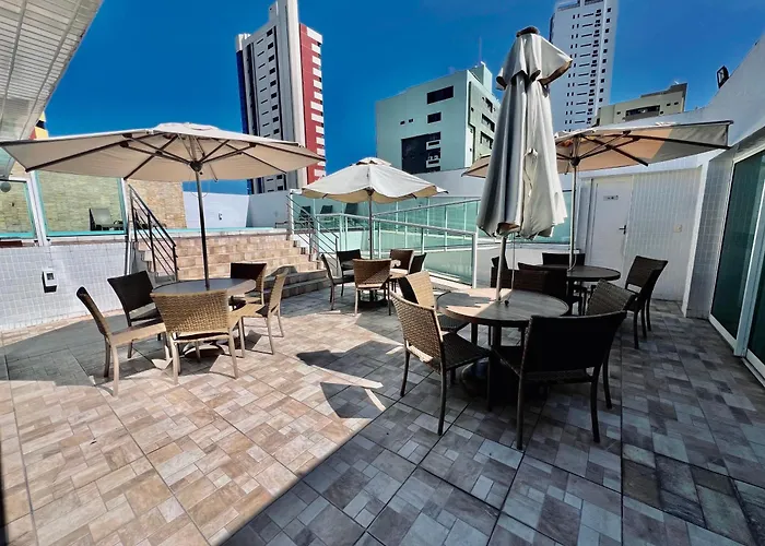 Flat Com 2 Qts Prox A Praia, Shoppings, Mercados, Restaurantes E Padarias