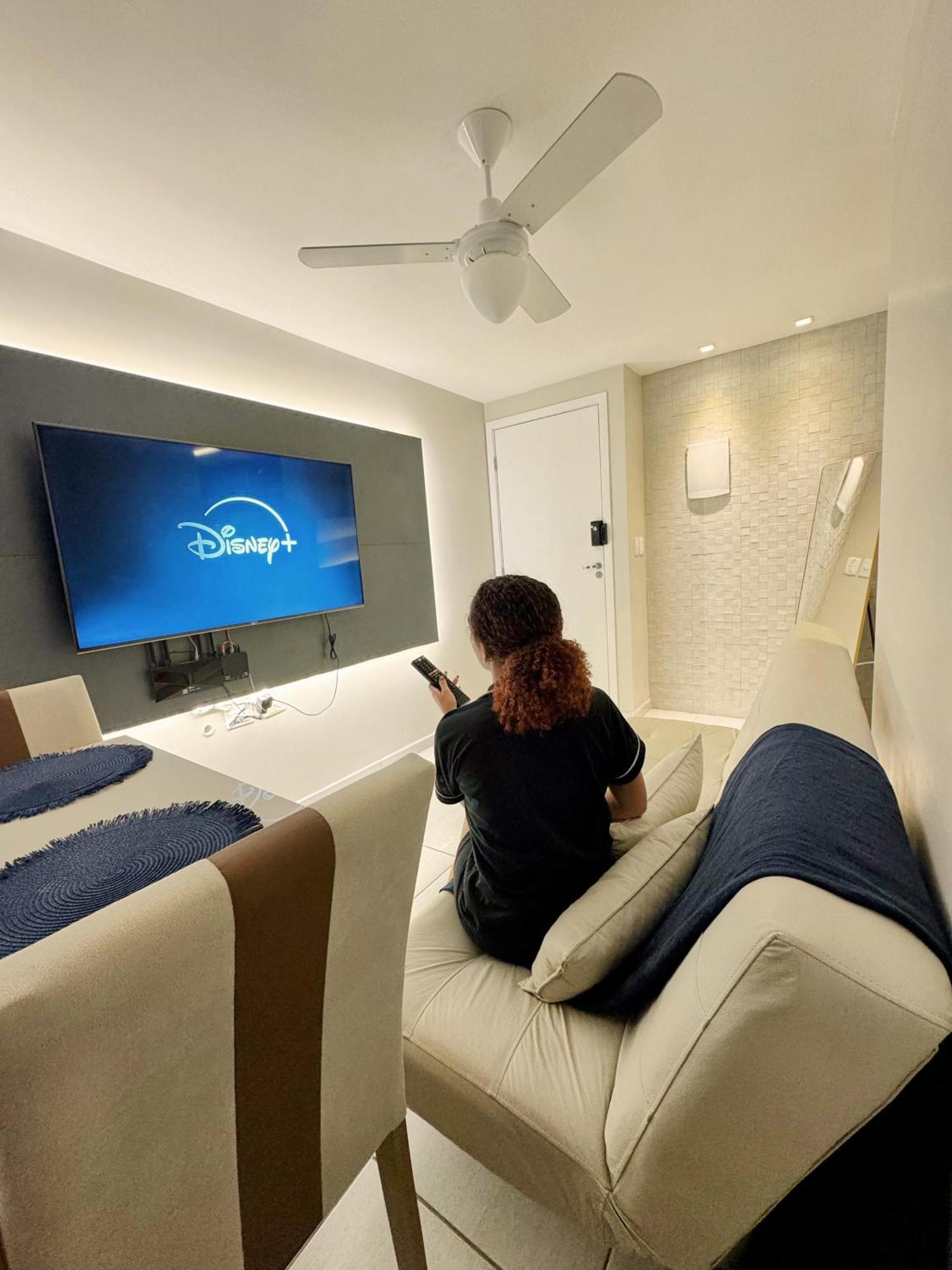 Apartamento Flat Com 2 Qts Prox A Praia, Shoppings, Mercados, Restaurantes E Padarias